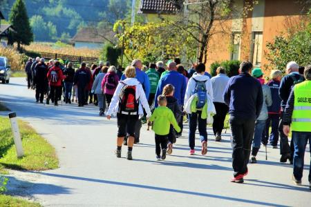 Več kot 80 pohodnikov se je odpravilo na deset kilometrov dolgo pot.